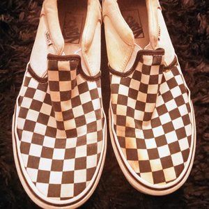 Classic black-and-white checkered Vans 🖤🤍